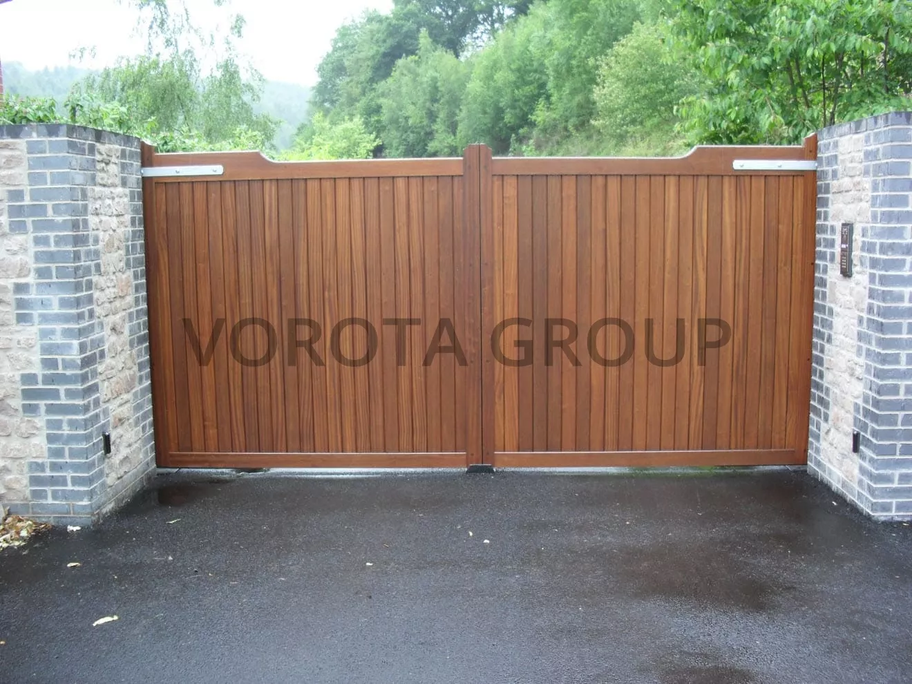 Распашные ворота Doorhan коричневые 1750×2700